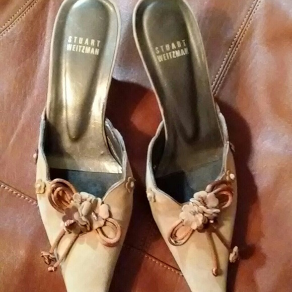 Stuart Weitzman Shoes - STUART WEITZMAN Kitten Heels Size 6 Tan
